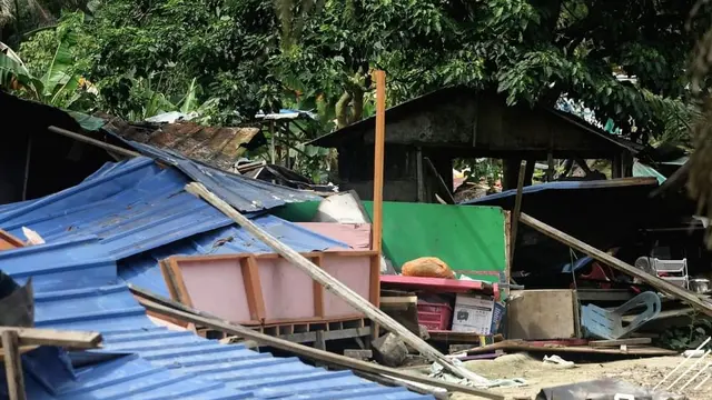 Perkampungan WNI ilegal itu berada di Nilai Spring, Negeri Sembilan. Lokasi lantas digrebek oleh petugas imigrasi Negeri Sembilan pada sebuah operasi yang digelar pada 1 Februari 2023 (Bernama)