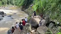 Lokasi sungai Cicatih tempat diduga korban terseret arus di Kecamatan Cibadak Kabupaten Sukabumi (Liputan6.com/Fira Syahrin).