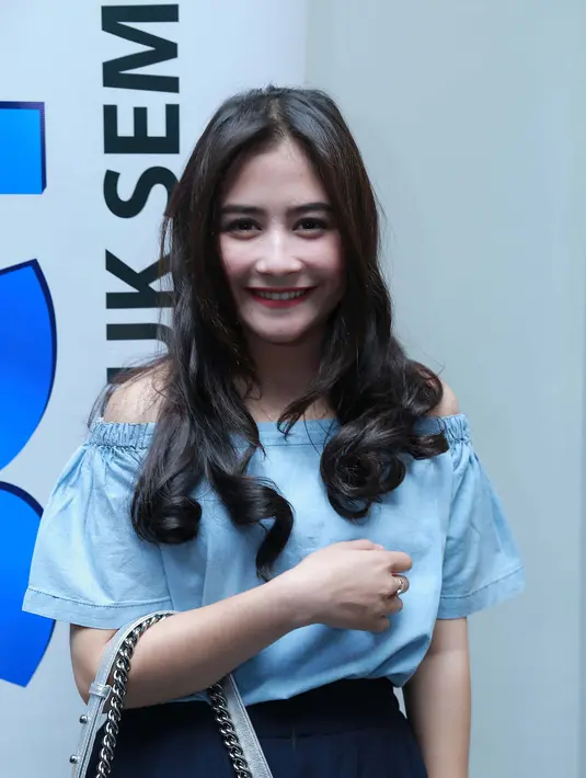 Ditemui di SCTV Tower, Jakarta Pusat, Rabu (18/11/2015), Prilly Latuconsina mengaku senang dapat dilibatkan dan diapresiasi oleh SCTV. Ini merupakan tahun kedua Prilly dalam memeriahkan ajang SCTV Awards. (Galih W. Satria/Bintang.com)