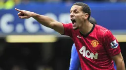 Rio Ferdinand. Diboyong dari Leeds United pada awal musim 2002/2003. Hingga musim 2013/2014 telah tampil dalam 455 pertandingan. Berhasil membuat 8 gol dan 9 assist. Meraih 6 trofi Liga Inggris, 2 Piala Liga, 2 Community Shield, 1 Liga Champions dan 1 PD antar-klub. (AFP/Glyn Kirk)