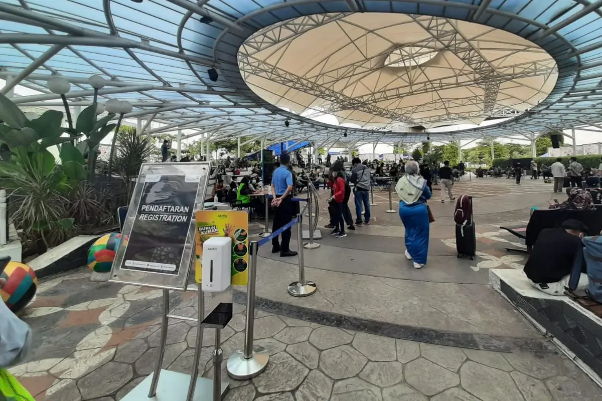 Sempat terjadi antrian, suasana pos kesehatan untuk tes rapid antigen dan PCR tes, sudah terurai di Bandara Internasional Soekarno Hatta (Soetta).