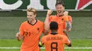 Pada menit ke-58, Belanda mampu menjauhkan kedudukan menjadi 2-0 berkat aksi dari sepakan Weghorst yang memaksa Bushchan untuk memungut bola dari gawangnya kali ke dua. (Foto: AP/Pool/Olaf Kraak)