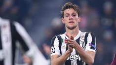Foto file diambil pada 22 November 2019. Bek Juventus, Daniele Rugani, saat menghadapi Barcelona pada laga Liga Champions di Turin. Rugani dinyatakan positif terkena virus corona, yang diumumkan klub Juventus pada 11 Maret 2020. (AFP/Filippo Monteforte)