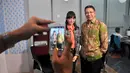 Usai wawancara, presenter Liputan6.com sempat meminta foto bersama sang Menteri Agama Lukman Hakim Saifuddin, Jakarta, (8/9/14). (Liputan6.com/Miftahul Hayat)