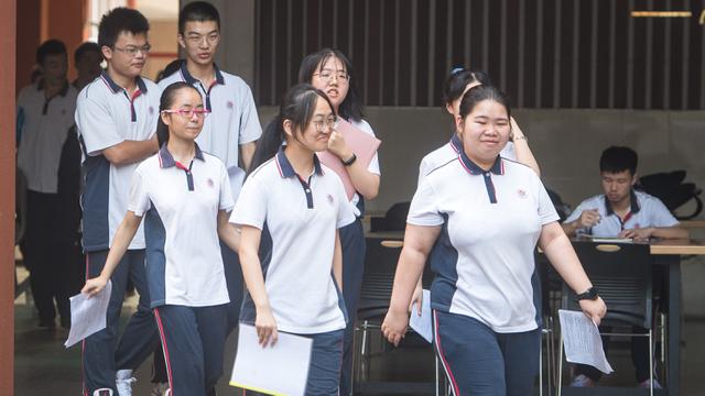 Antusias Siswa di Wuhan Memulai Semester Baru