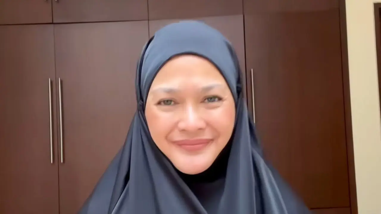 Potret Donna Harun Dibalut Abaya dan Khimar