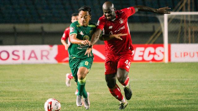 Idola Baru Persebaya, Ini 5 Potret Totalitas Samsul Arif saat Bermain di Lapangan