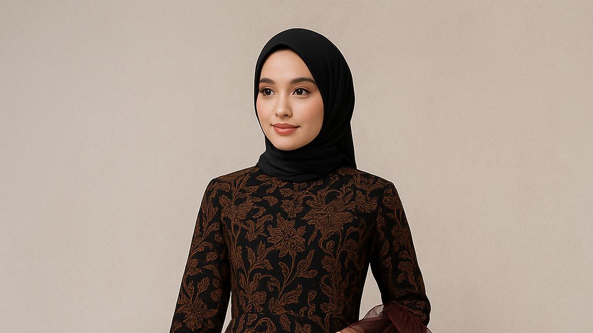 7 Model Gamis Batik Kombinasi Tulle Transparan, Modern dan Feminin