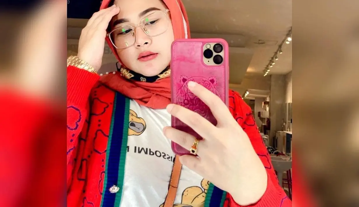 Diakui Shelvie Hana Wijaya, ada banyak faktor yang membuatnya mantap untuk menggugat cerai Daus Mini. Salah satunya karena dugaan perselingkuhan yang dilakukan suaminya. (FOTO: instagram.com/firdaushelvie91/)