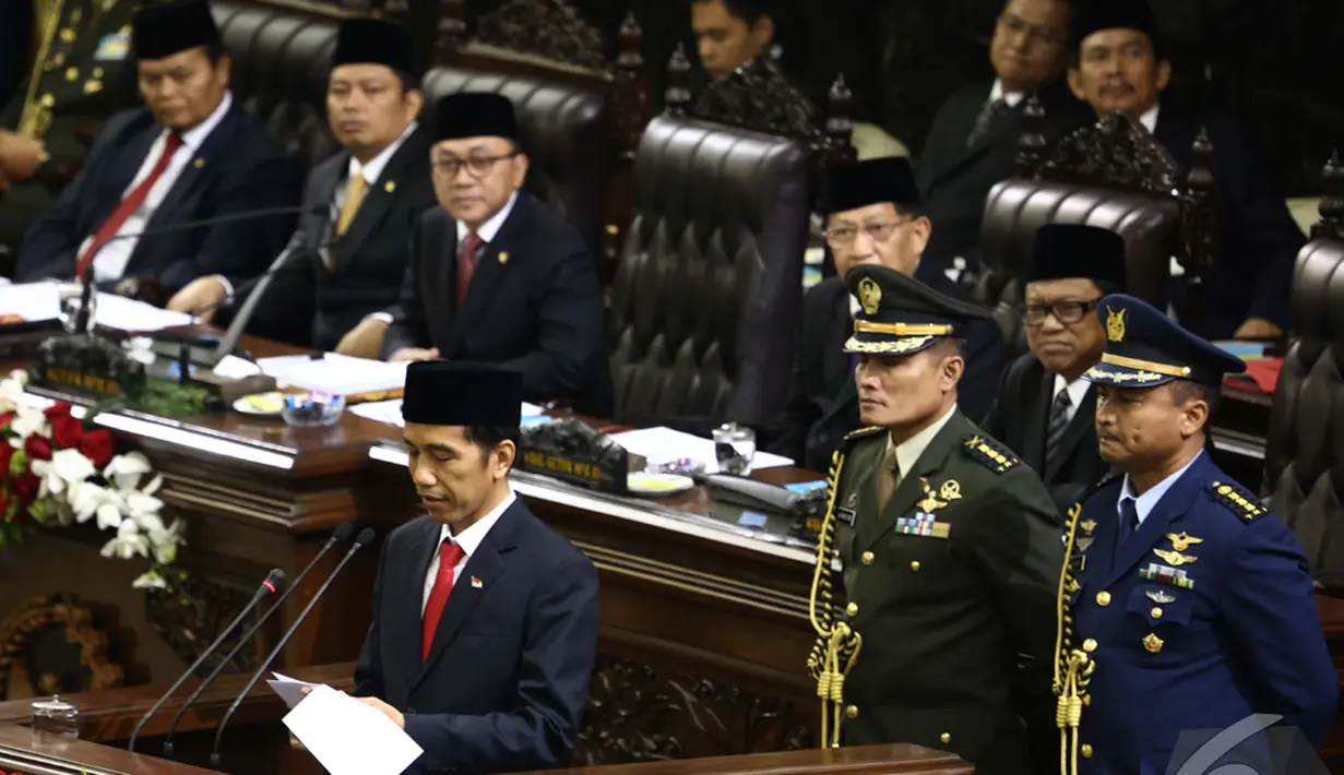 Presiden Terpilih Joko Widodo membacakan pidatonya saat pelantikan di Senayan, Jakarta, Senin (20/10/2014) (Liputan6.com/Andrian M Tunay)