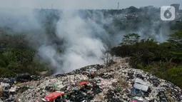 Diketahui kebakaran terjadi sejak pukul 21.15 WIB. (Liputan6.com/Herman Zakharia)