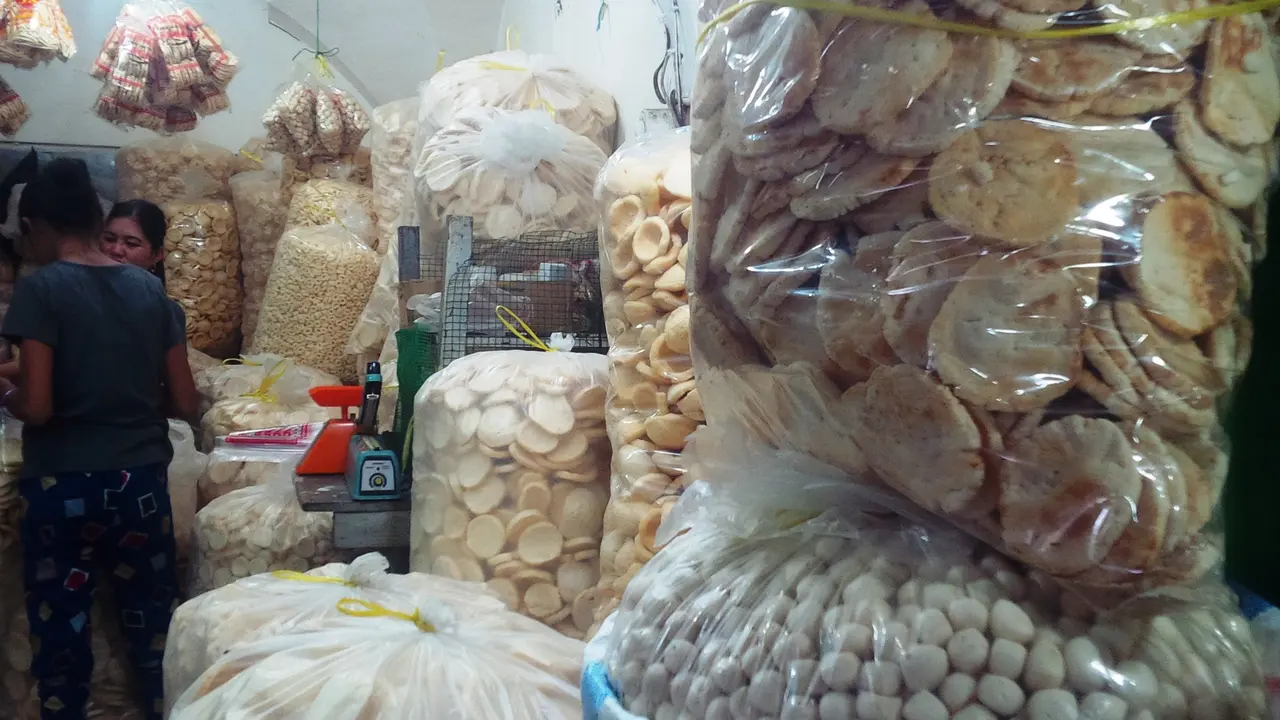 Menyantap Ketupat Lebaran Tak Nikmat Tanpa Kemplang Palembang