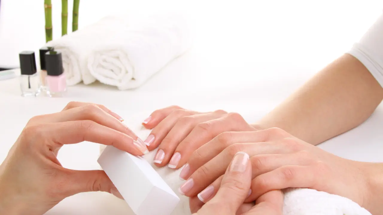 Gadis 22 Tahun Diketahui Idap HIV Lanjut Setelah Manicure
