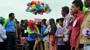 Pada acara tersebut juga diserahkan bantuan berupa alat bantu dengar, kursi roda, kaki palsu, kacamata baca dan perlengkapan sekolah, Jakarta, Sabtu (13/12/2014). (Liputan6.com/Johan Tallo)