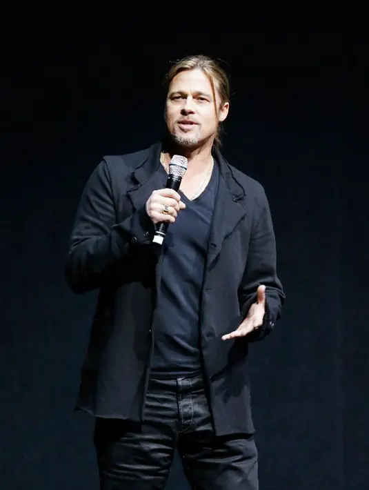 Sempat melakukan wawancara di sebuah acara, Brad Pitt pun menceritakan dirinya yang kini sudah ingin berubah menjadi laki-laki baik dan menjadi ayah yang patut dicontoh oleh anak-anaknya. (AFP/Bintang.com)
