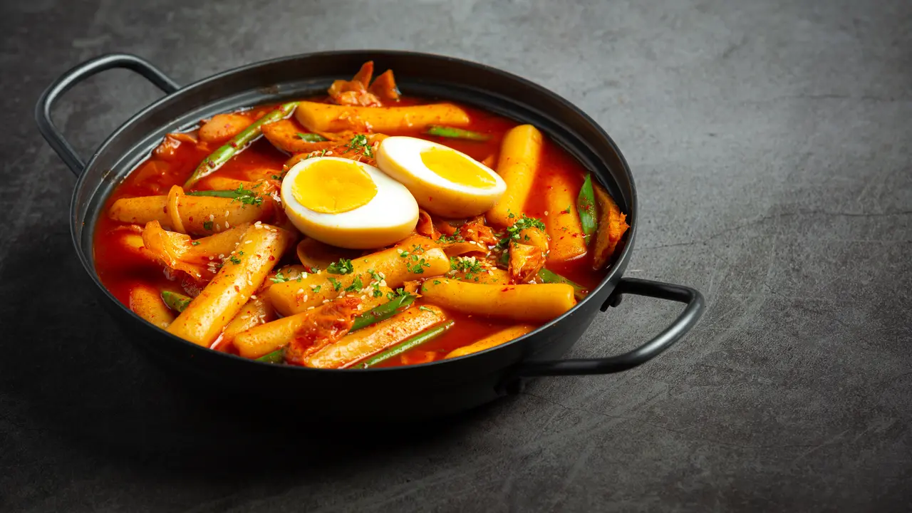 Sisa Nasi Jangan Langsung Dibuang, Yuk Olah Jadi Homemade Tteokbokki yang Kenya