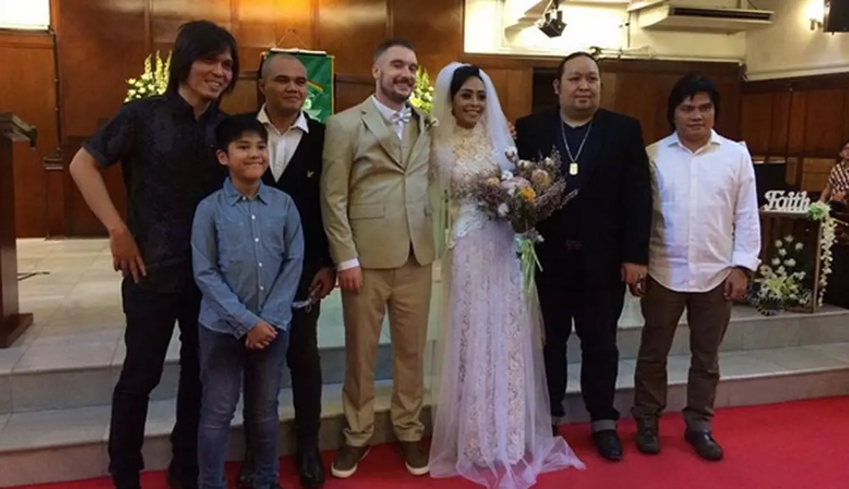 Sebelumnya, Jono menikah dengan perempuan berdarah Aceh, Fauziah Yatim pada tahun 2000 silam. Dari pernikahannya, keduanya diberikan momongan tiga orang anak. Pernikahannya berakhir di Pengadilan Agama Jakarta Timur 2015.  (Instagram/petersonsitumorang)