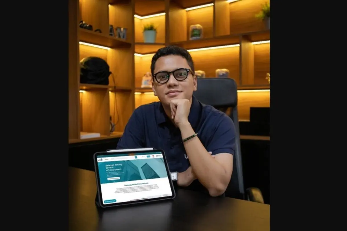 Arief Muhammad Bagi-Bagi Hampers 100 Vespa Gratis
