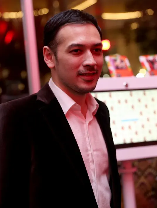 Cut Tari kini dikabarkan tengah mengandung anak Richard Kevin, namun mereka memilih berteka-teki dengan tak menjawab iya atau tidaknya berita tersebut.(Andy Masela/Bintang.com)