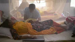Otoritas kesehatan Bangladesh telah melaporkan 12 kematian yang disebabkan oleh virus demam berdarah dan rekor jumlah pasien yang dirawat di rumah sakit akibat infeksi yang disebabkan oleh gigitan serangga. (AP Photo/Mahmud Hossain Opu)