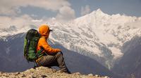 Ilustrasi jaket gunung untuk mendukung aktivitas pendakian. ©lzf/Depositphotos.com.