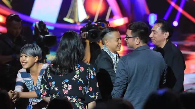 [Bintang] Ernest Prakasa - Meira Anastasia (Kategori Penulis Skenario Terbaik)