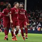 Selebrasi gol James Milner pada laga lanjutan Premier League yang berlangsung di Stadion Craven Cottage, London, Minggu (17/3). Liverpool menang 2-1 atas Fulham. (AFP/Glyn Kirk)