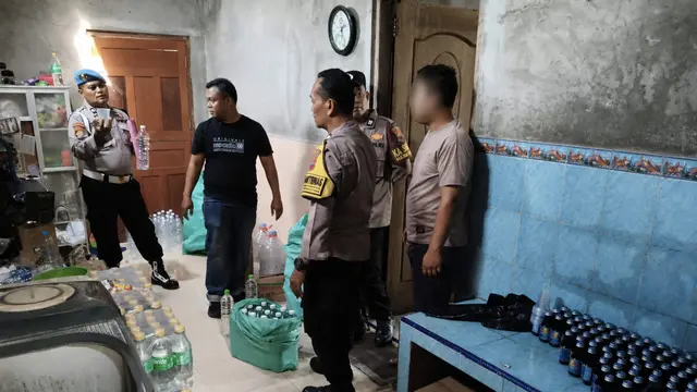 Bisnis Miras Berkedok Es Moni Bikin Resah Warga Kudus, Polisi Geram dan Tangkap Penjualnya