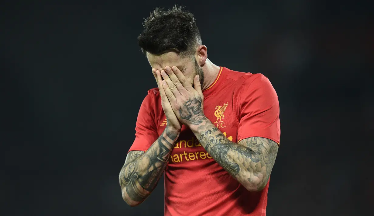 Liverpool pernah memboyong Danny Ings pada 2015 usai tampil impresif bersama Burnley. Sayang, kariernya malah meredup saat di Anflied akibat sering didera cedera. Pemain asal Inggris tersebut tercatat hanya memainkan 14 laga di Liga Inggris sebelum hengkang pada 2019. Ings kemudian memilih berlabuh ke Southampton. Sang pemain sukses menemukan ketajamannya dengan mencetak 41 gol dalam 91 penampilannya. Kini, ia menjadi andalan di lini depan Aston Villa. (AFP/Oli Scarff)