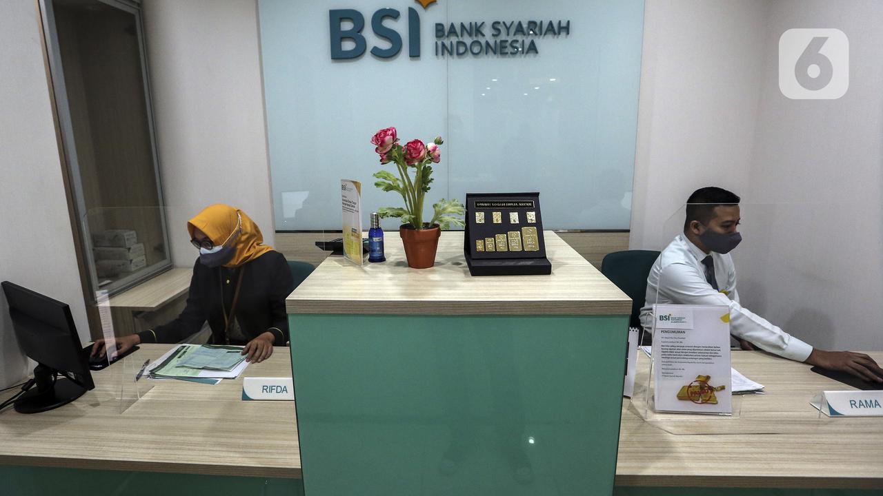 FOTO: Pelayanan Bank Syariah Indonesia Usai Diresmikan Jokowi