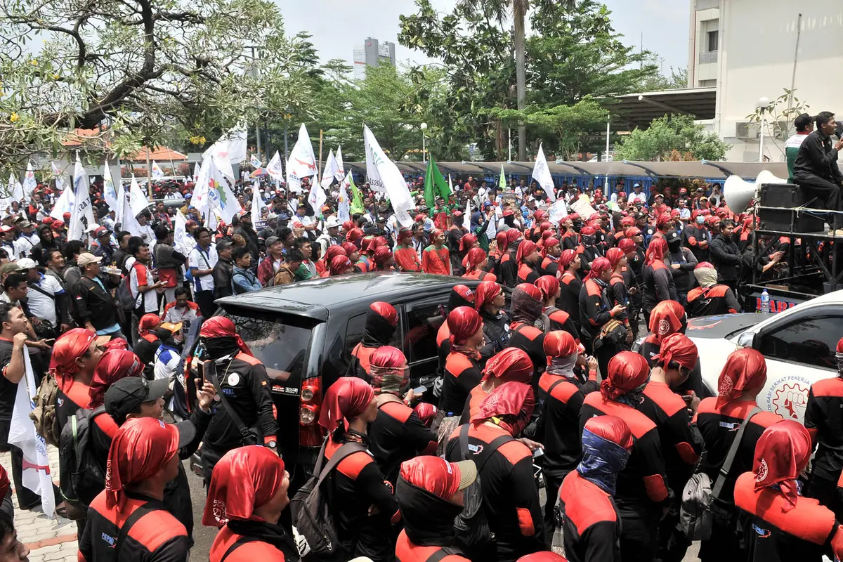 Buruh Demo Kantor Kemnaker