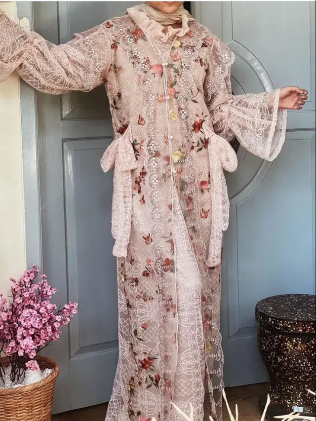 Hanna Dress by Beachylooks (Sumber: Instagram/beachylooks_attire)