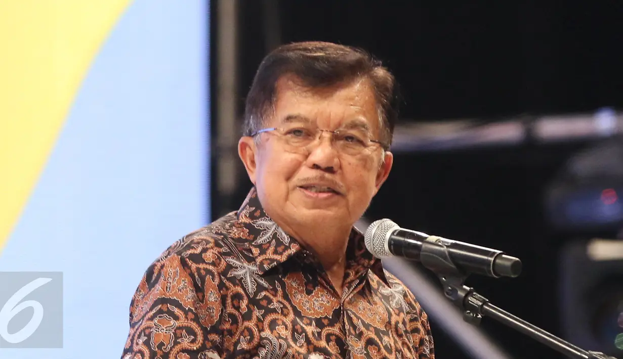 Jusuf Kalla saat memberi sambutan dalam pembukaan TAFISA Games 2016 ke-6 di Mall Ancol Beach City, Jakarta, Sabtu (8/10/2016). Jusuf Kalla secara resmi membuka gelaran TAFISA yang ke-6. (Liputan6.com/Herman Zakharia)