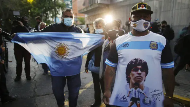 Potret Dukungan Rakyat Argentina untuk Diego Maradona yang Terbaring di Rumah Sakit
