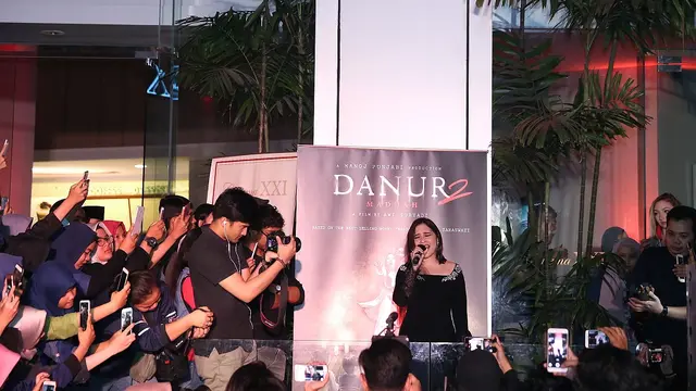 [Bintang] Prilly Latuconsina