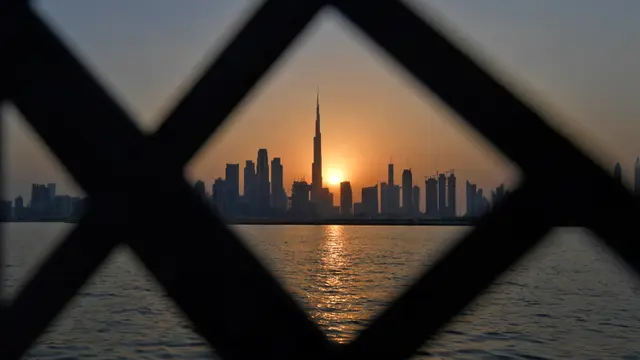 Matahari Terbenam dan Burj Khalifa