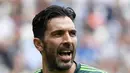 10. Gianluigi Buffon - Transfer 33 juta euro merupakan salah satu transfer kiper termahal di dunia. Harga tersebut terjadi pada transfer Buffon. (AFP/Marco Bertorello)