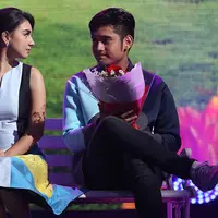 Yang ditunggu-tunggu oleh Irish Bella dalam acara SCTV Music Awards 2017 adalah bisa bertemu dengan idolanya, Dua Lipa. Penyanyi Inggris keturunan Albania. (Bambang E. Ros/Bintang.com)