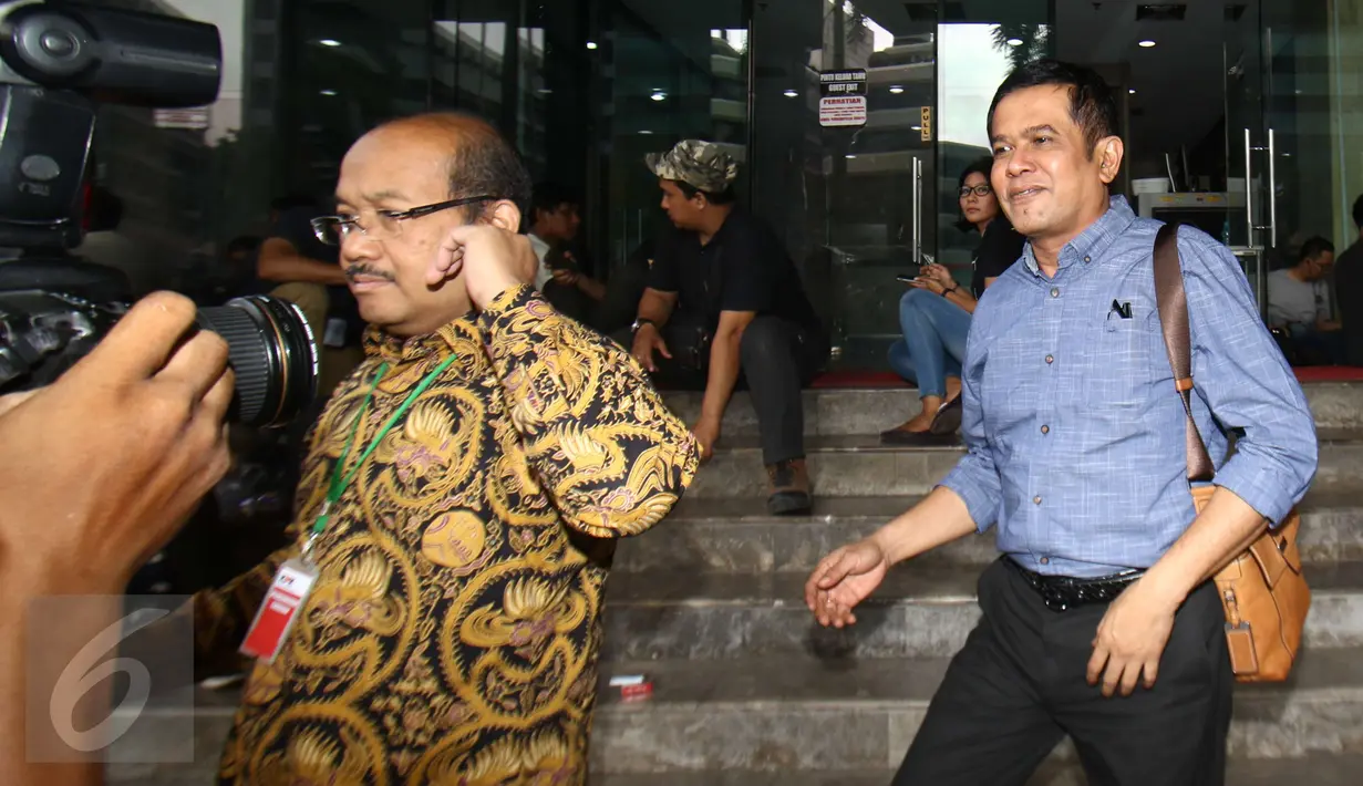 Bupati Nganjuk, Taufiqurrahman usai menjalani pemeriksaan selama 5 jam di KPK, Jakarta, Selasa (24/1). Taufiq mengatakan hanya ditanya soal harta kekayaannya oleh penyidik. (Liputan6.com/Helmi Afandi)