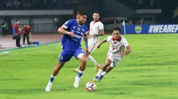 Kemenangan ini membuat Persib semakin nyaman berada di posisi puncak klasemen sementara BRI Super League 2025/2026 dengan torehan 47 poin. (Bola.com/Erwin Snaz)