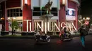 <p>Landmark Surabaya, Jalan Tunjungan yang terletak di Genteng, Surabaya, Selasa (14/11/2023). (Bola.com/Bagaskara Lazuardi)</p>