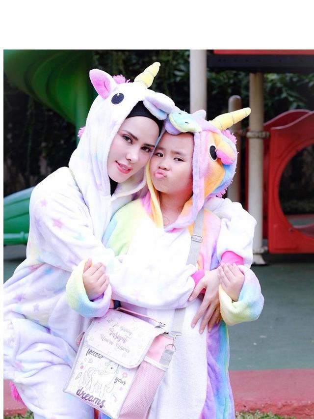 Jarang Tersorot, Ini 7 Momen Manis Angel Lelga dan Sang Putri