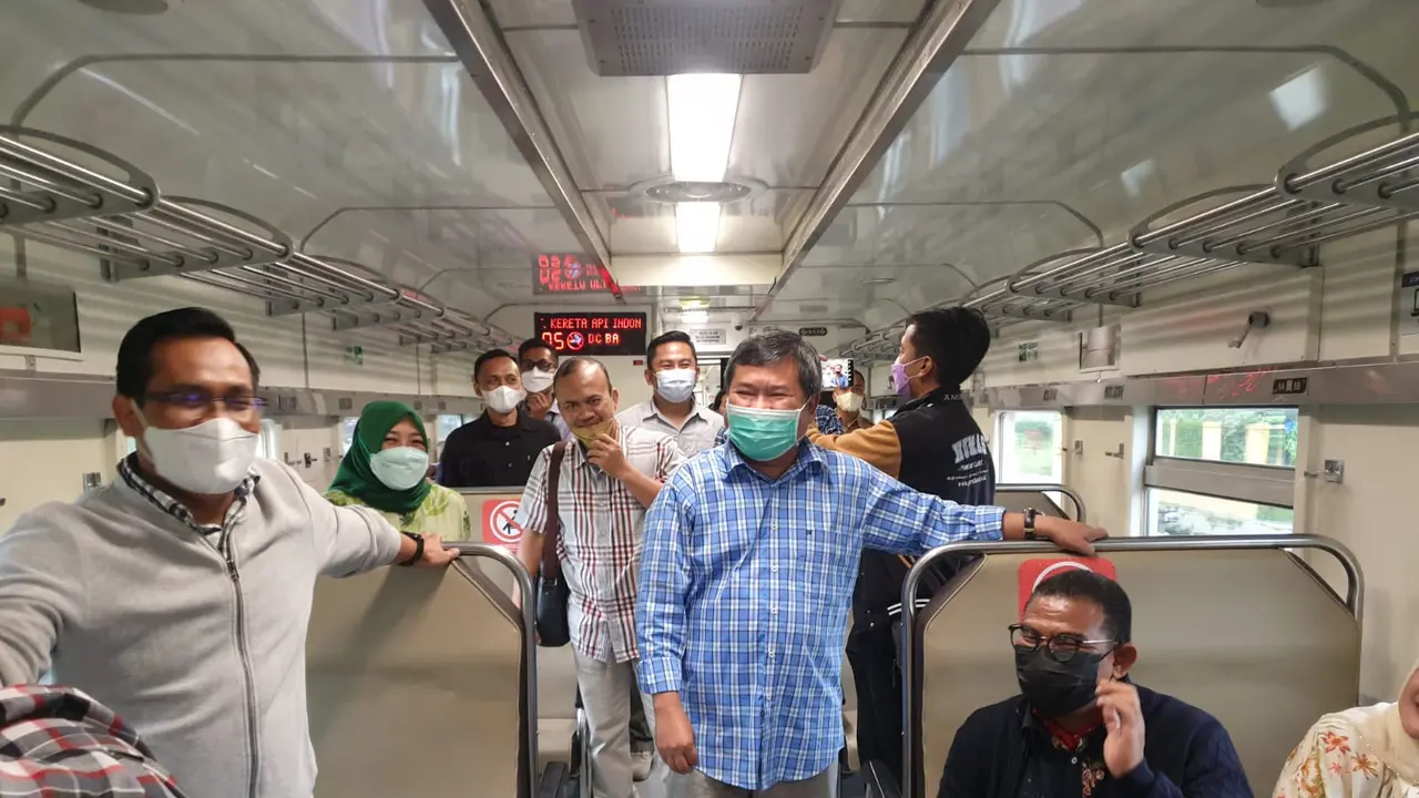 Bupati Garut Rudy Gunawan, sesuai dengan pengajuan yang telah disampaikan kepada pemerintah pusat, perjalan kereta api Garut menggunakan nama Cikuray Ekspres, yang diambil dari nama salah satu gunung tertua.