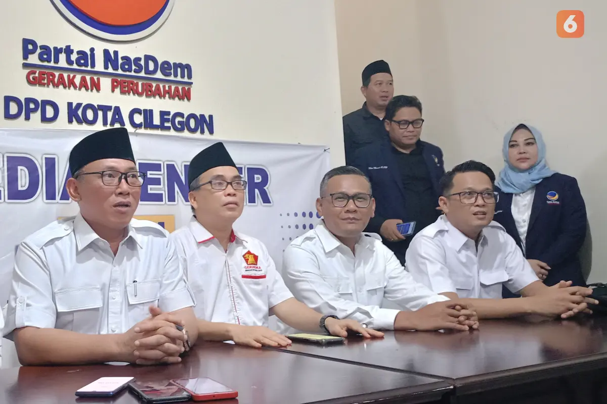 Helldy Agustian (pojok kiri) Calon Petahana Pilkada Cilegon, Mendaftar di Nasdem. (Senin, 06/05/2024). (Yandhi Deslatama/Liputan6.com).