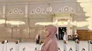 Anak pertama Anang Hermansyah dan Krisdayanti itu bersyukur banyak diberikan kemudahan. Dan berharap bisa setiap tahun menjalankan ibadah umrah. "Masya Allah TarabakAllah.. Subuh di Madinah.. dan Pagi tadi juga ke Raudhah yaitu makam Rasulullah..," tulis Aurel membagikan potretnya.  [Instagram/aurelie.hermansyah]