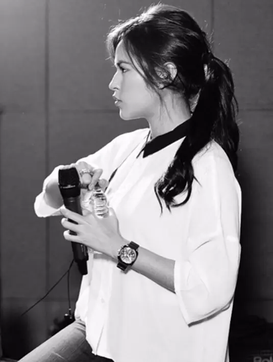 Selain sukses dalam dunia tarik suara, Raisa pun terjun ke dunia model,iklan dan terakhir dunia perfilman ‘Terjebak Nostalgia’ yang di perankan nya. (via instagram@raisa6690/Bintang.com