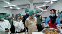 Stafsus PCO dan Gubernur Lemhannas Kunjungi Dapur Makan Bergizi Gratis di Depok