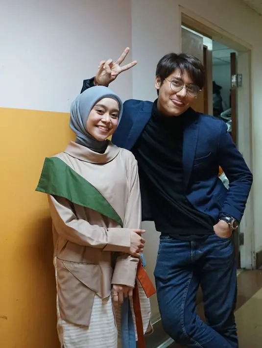 Melansir Kapanlagi.com, Billar menceritakan alasannya memilih tanggal tersebut. Ia dan Lesty sudah mempersiapkan sejak jauh-jauh hari, mengingat mereka memiliki jadwal yang padat, akhirnya tanggal tersebut yang dipilihnya. (Instagram/lestykejora)