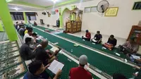 Napi Lapas Takalar ramai-ramai Khatamkan Al-Qur'an tiap malam (Liputan6.com/Eka Hakim)