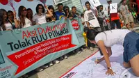 Mereka menilai rakyat harus menentukan sendiri pemimpinanya karena itu menjadi hakikat dari demokrasi substansial, Jakarta, Minggu (21/9/2014) (Liputan6.com/Faizal Fanani)